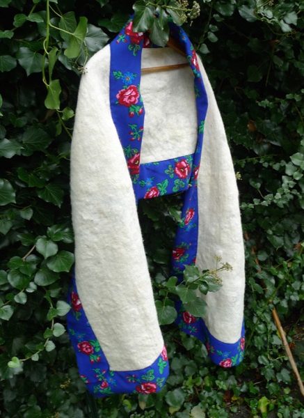 vilten shawl met folklorerand felted scarf with hem of folklore fabric